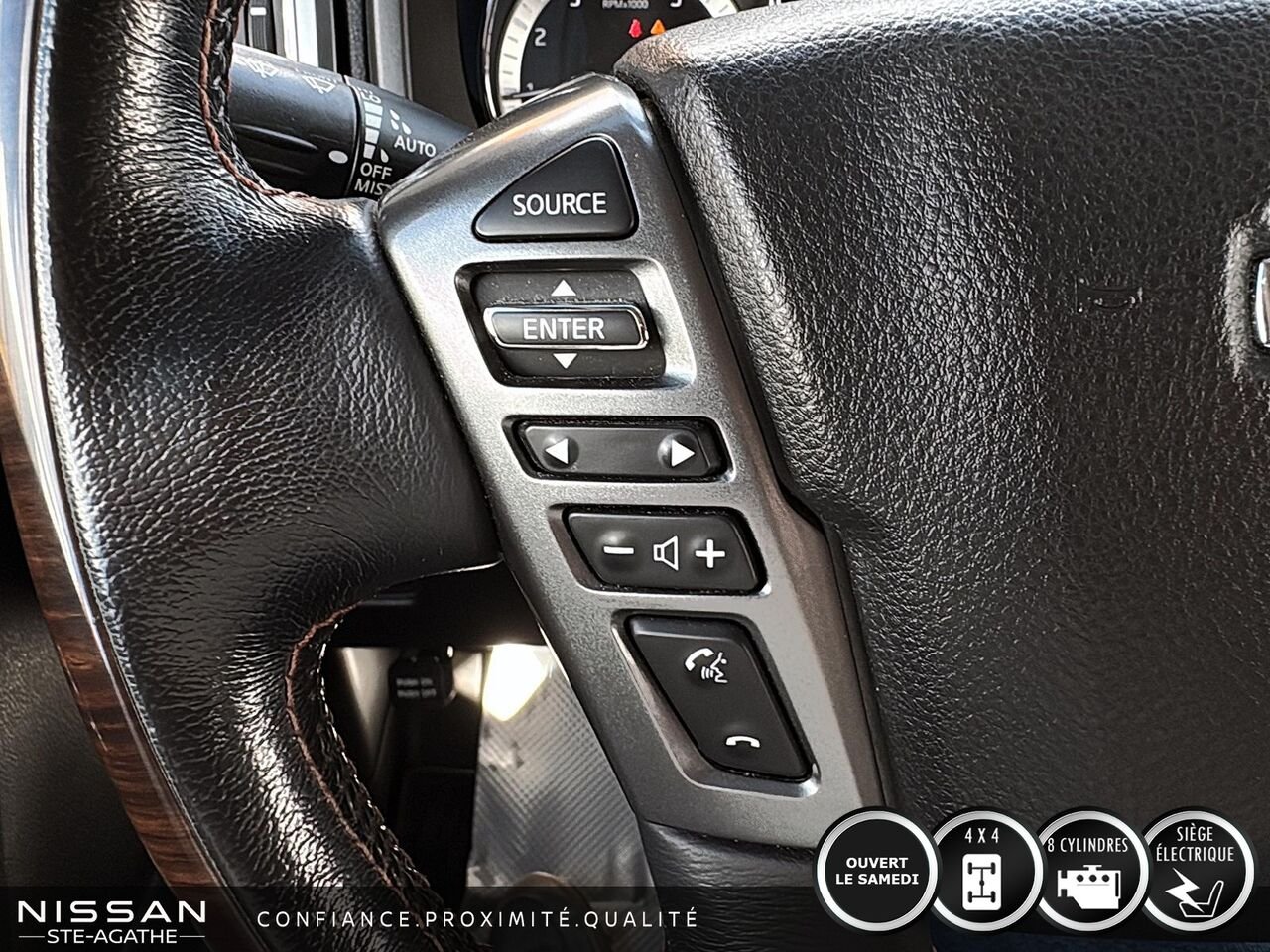 2018 Nissan Titan Platine cabine double 4x4 | BAS KILOMÉTRAGE | CAPACITÉ DE REMORQUAGE 8 500 LB Blue Saint-Jérôme - photo #18