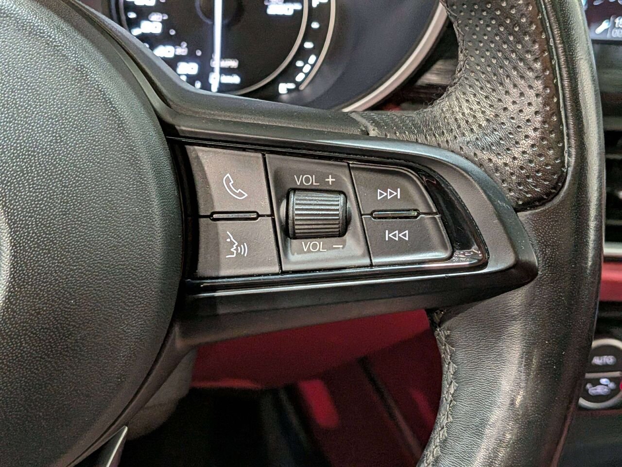 2020 Alfa Romeo Stelvio AWD Black Val-David - photo #16