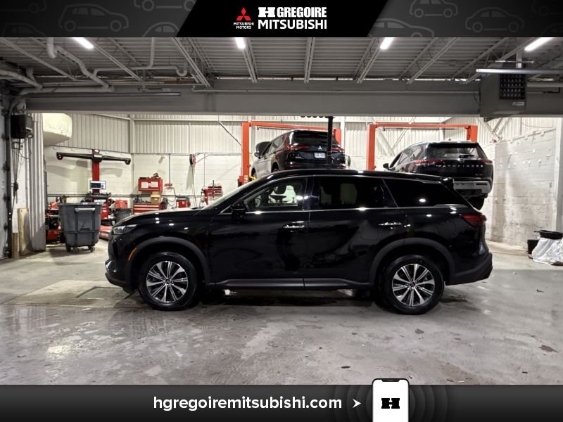 Infiniti QX60 PURE *AWD* 8 passager * Cuir * Toit * Mags * Cam 2024 Noir