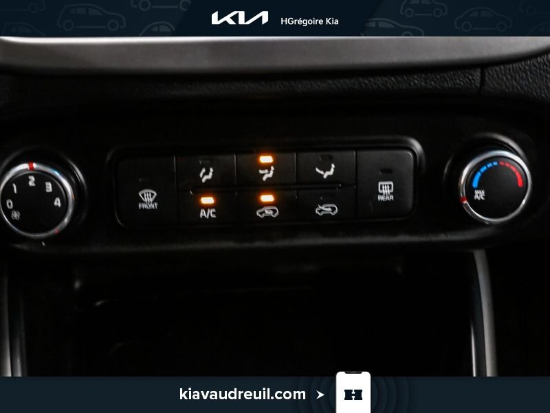2014 Kia Rondo White Laval - photo #18