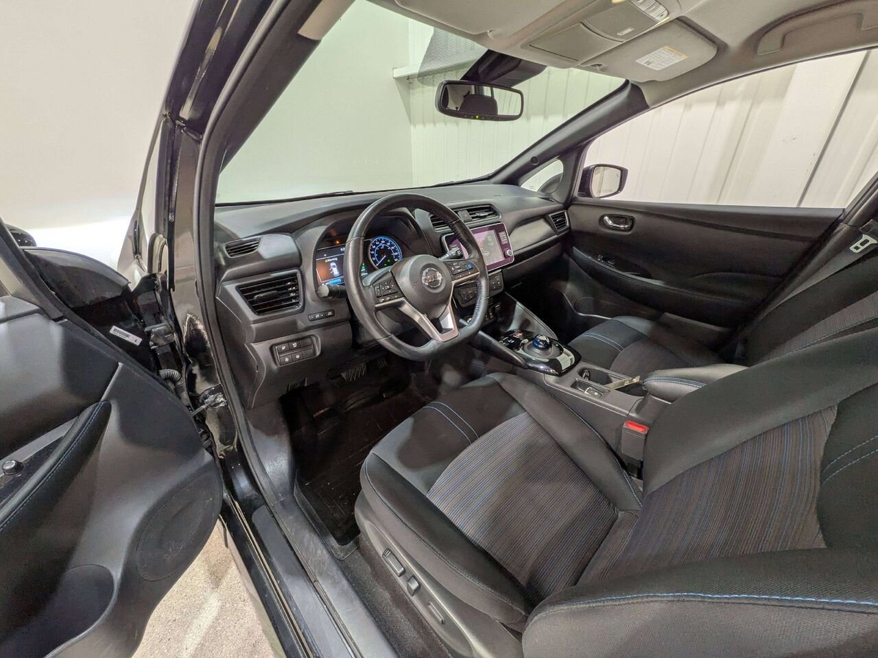 2020 Nissan LEAF SV Hatchback Black Val-David - photo #9