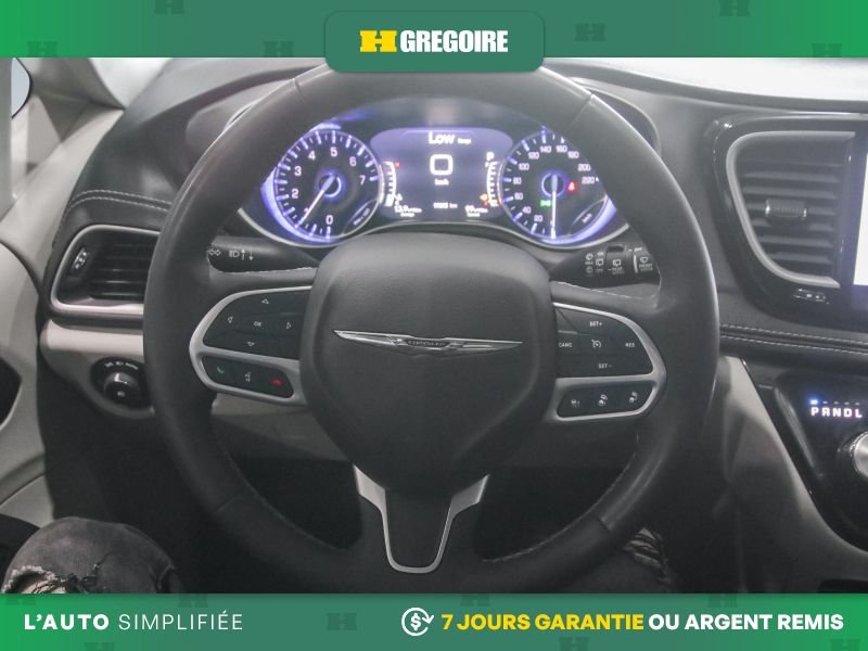 2023 Chrysler Pacifica Grey Blainville - photo #17