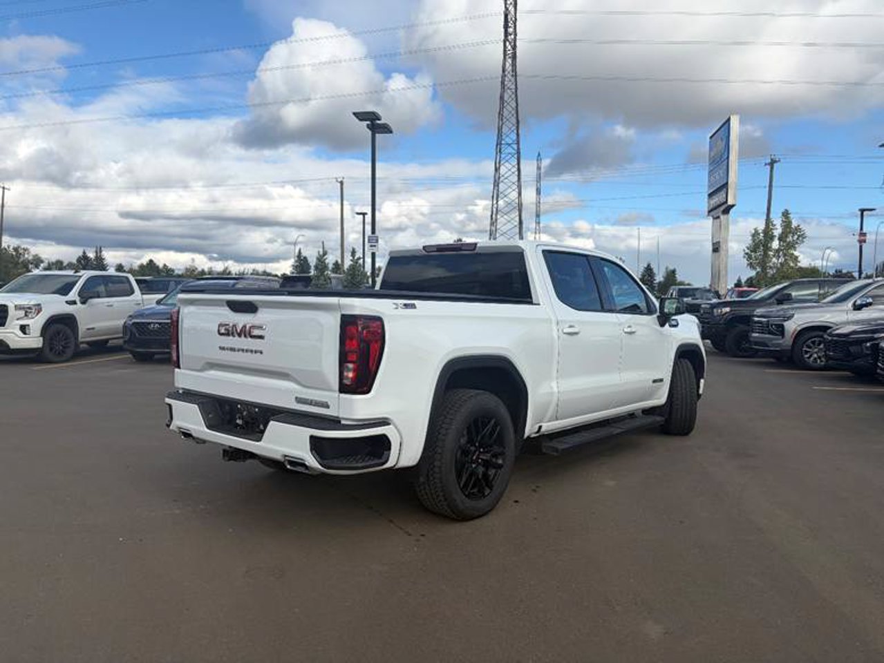 2026 GMC Sierra 1500 4WD Crew Cab 147 Elevation White Sherwood Park - photo #4