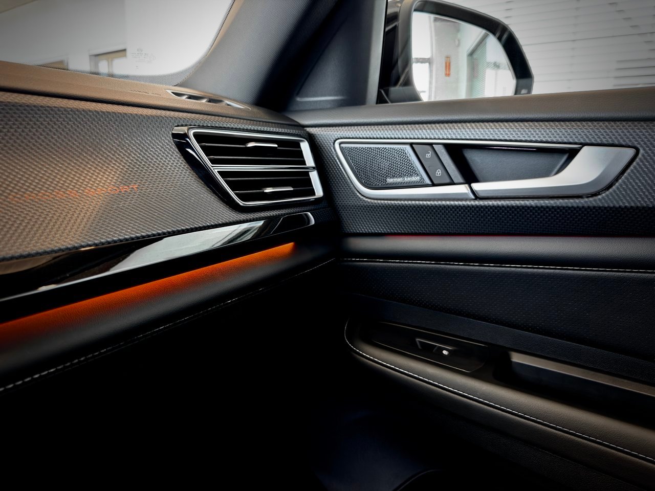 2026 Volkswagen Atlas Cross Sport Black Notre-Dame-des-Prairies - photo #33