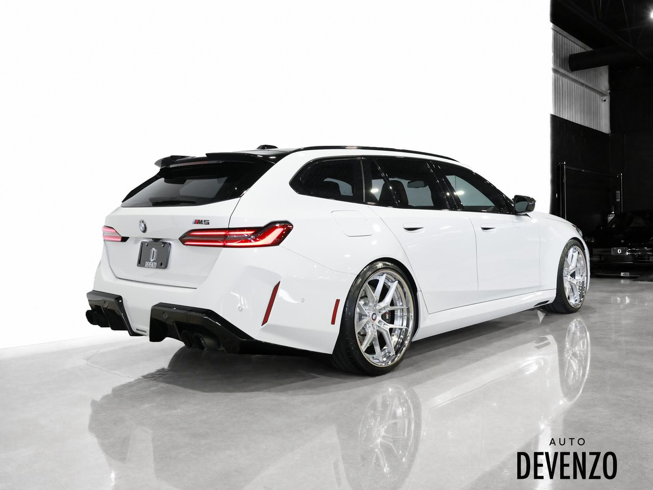 BMW M5 2026 Blanc Saint-Eustache - photo #2