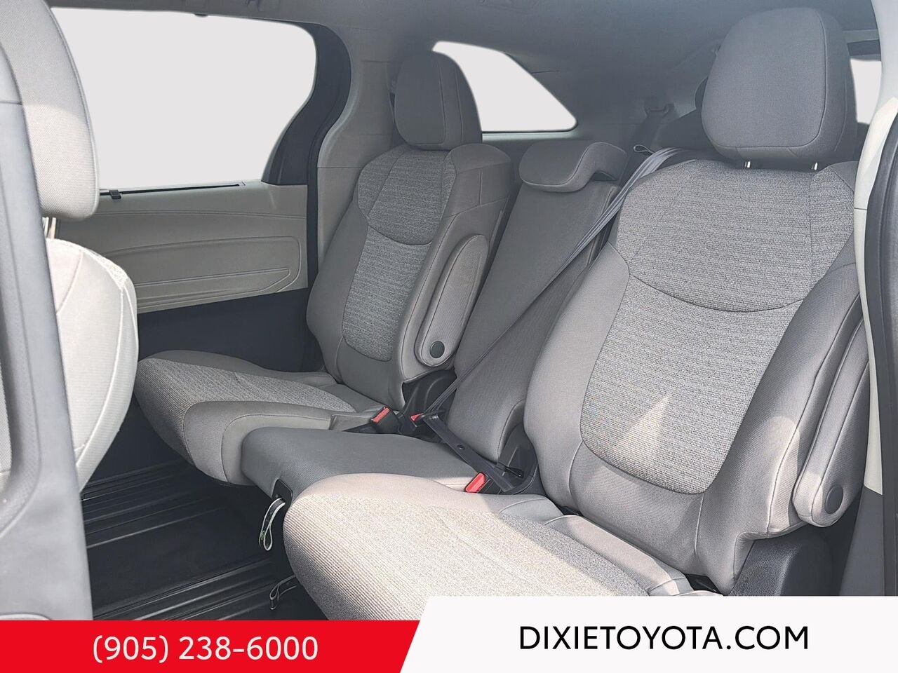 2024 Toyota Sienna LE AWD HYBRID / CLEAN CARFAX / 8 SEATS / HEATED SEATS / ALLOY WHEELS / CARPLAY AND ANDROID AUTO Black Mississauga - photo #18