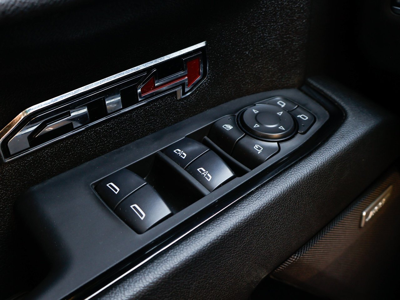 2025 GMC Sierra 1500 4WD Crew Cab 147 AT4 White Sherwood Park - photo #18