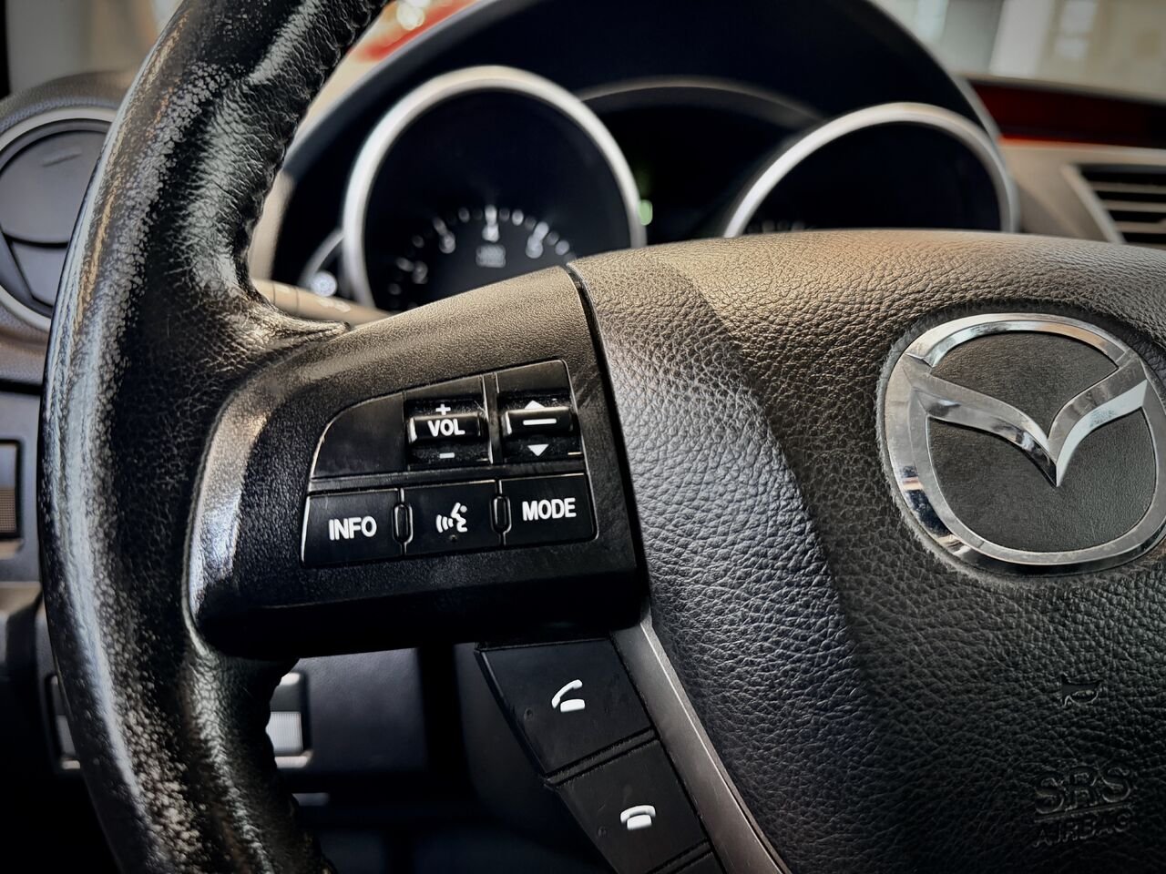 2014 Mazda Mazda5 Silver Notre-Dame-des-Prairies - photo #23