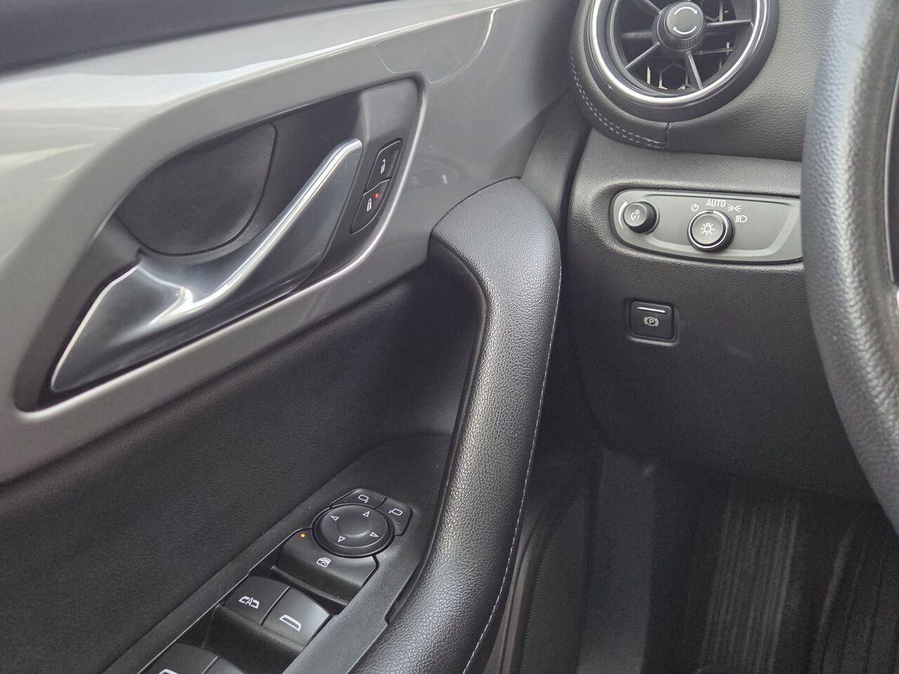 2022 Chevrolet Blazer AWD Silver Granby - photo #19