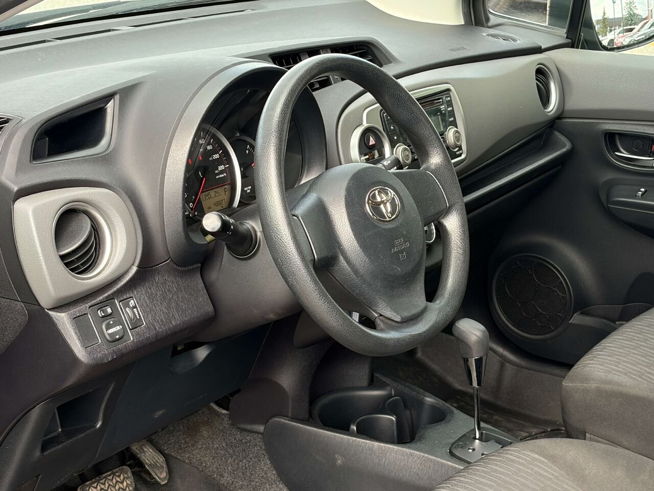 2014 Toyota Yaris LE Grey Gatineau - photo #10