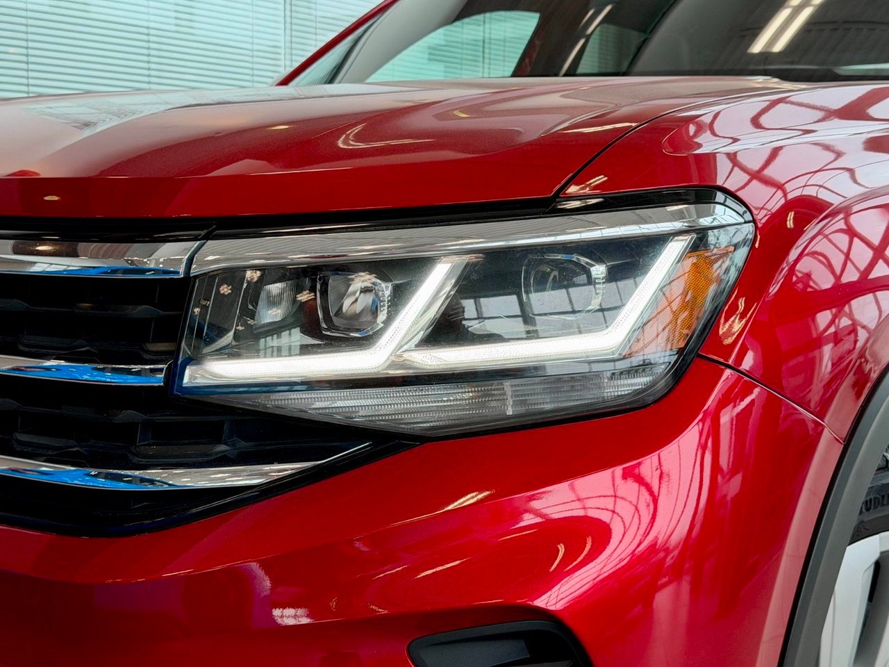2021 Volkswagen Atlas Cross Sport Red Notre-Dame-des-Prairies - photo #4