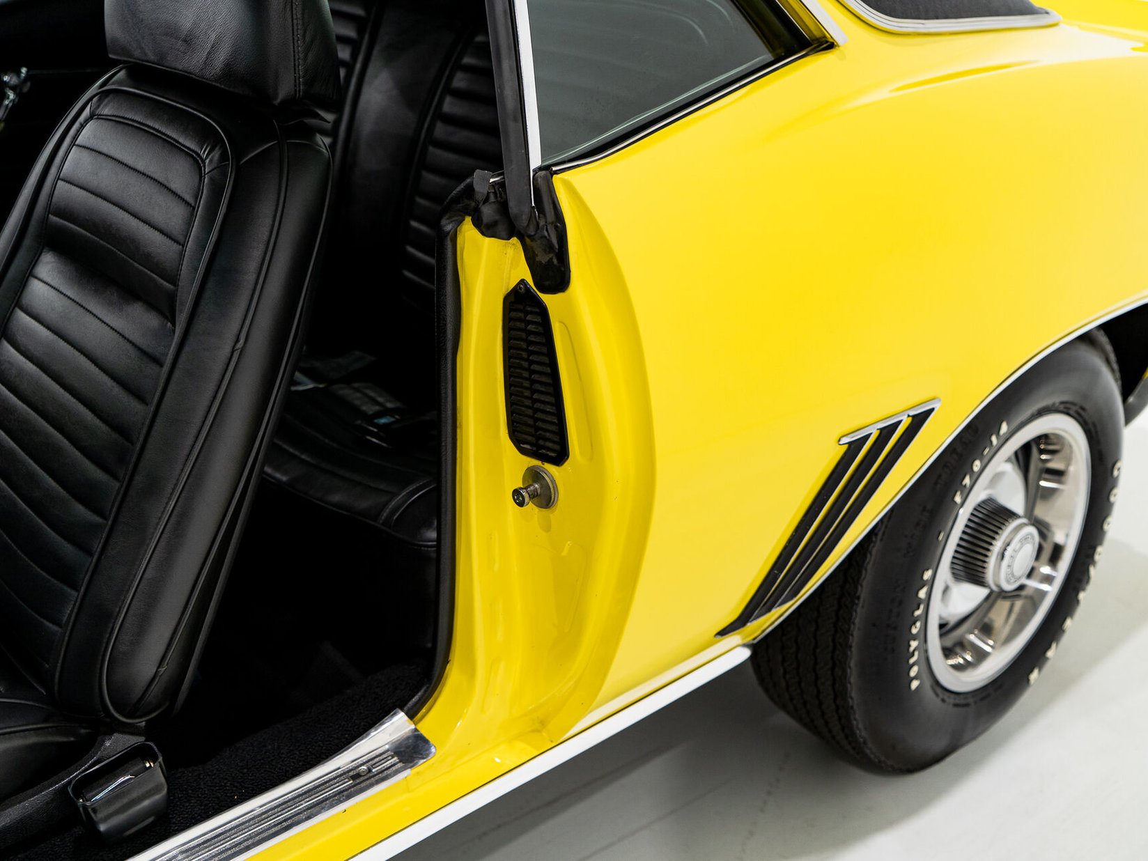 Chevrolet Camaro SS **PRIX EN USD** With factory A/C 1969 Jaune Montréal - photo #58