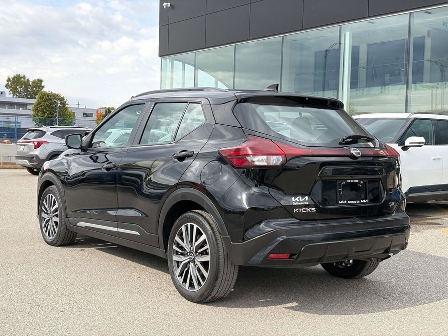 2023 Nissan Kicks SR FWD Black