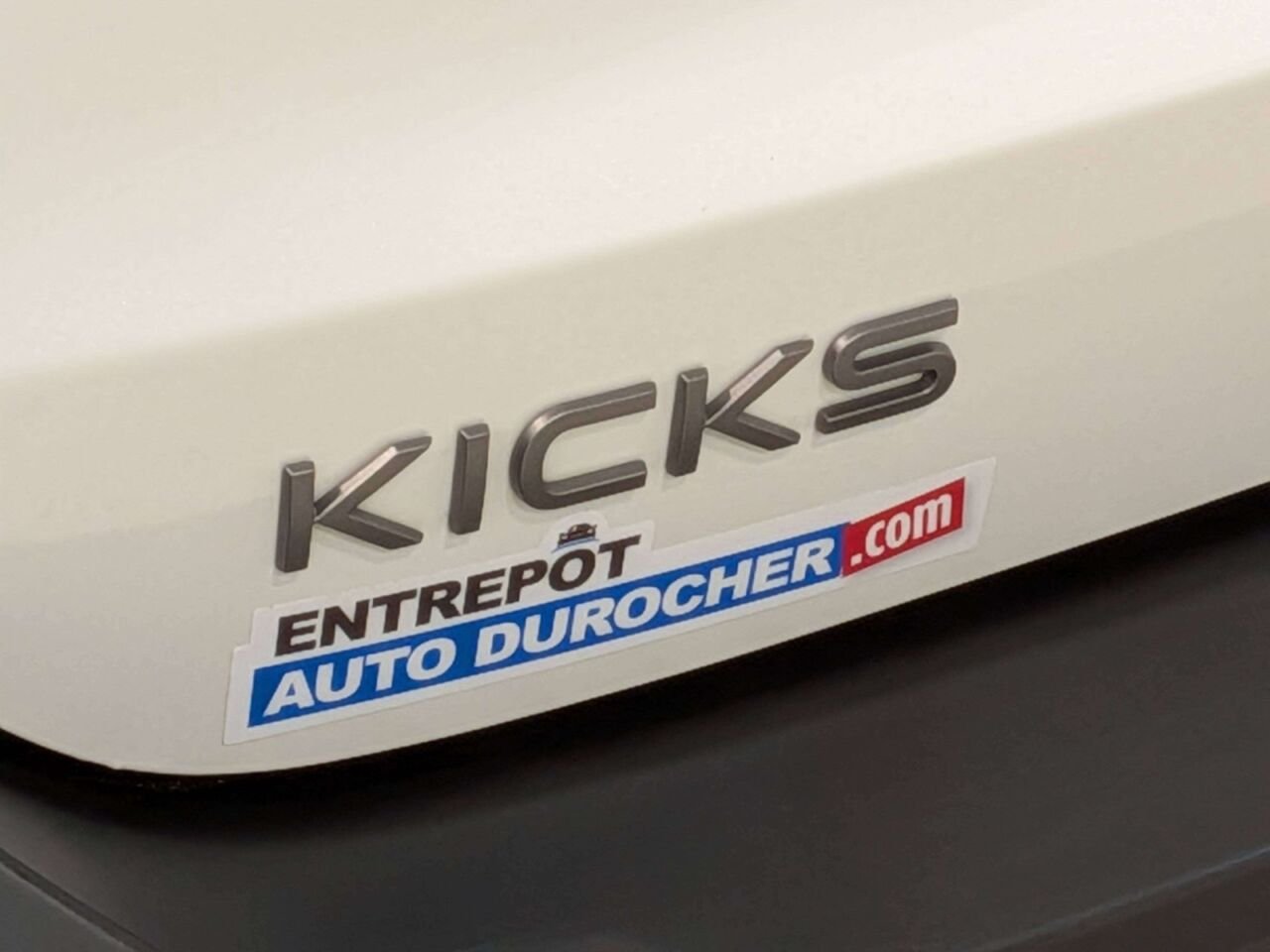 2026 Nissan Kicks SV AWD White Val-David - photo #33