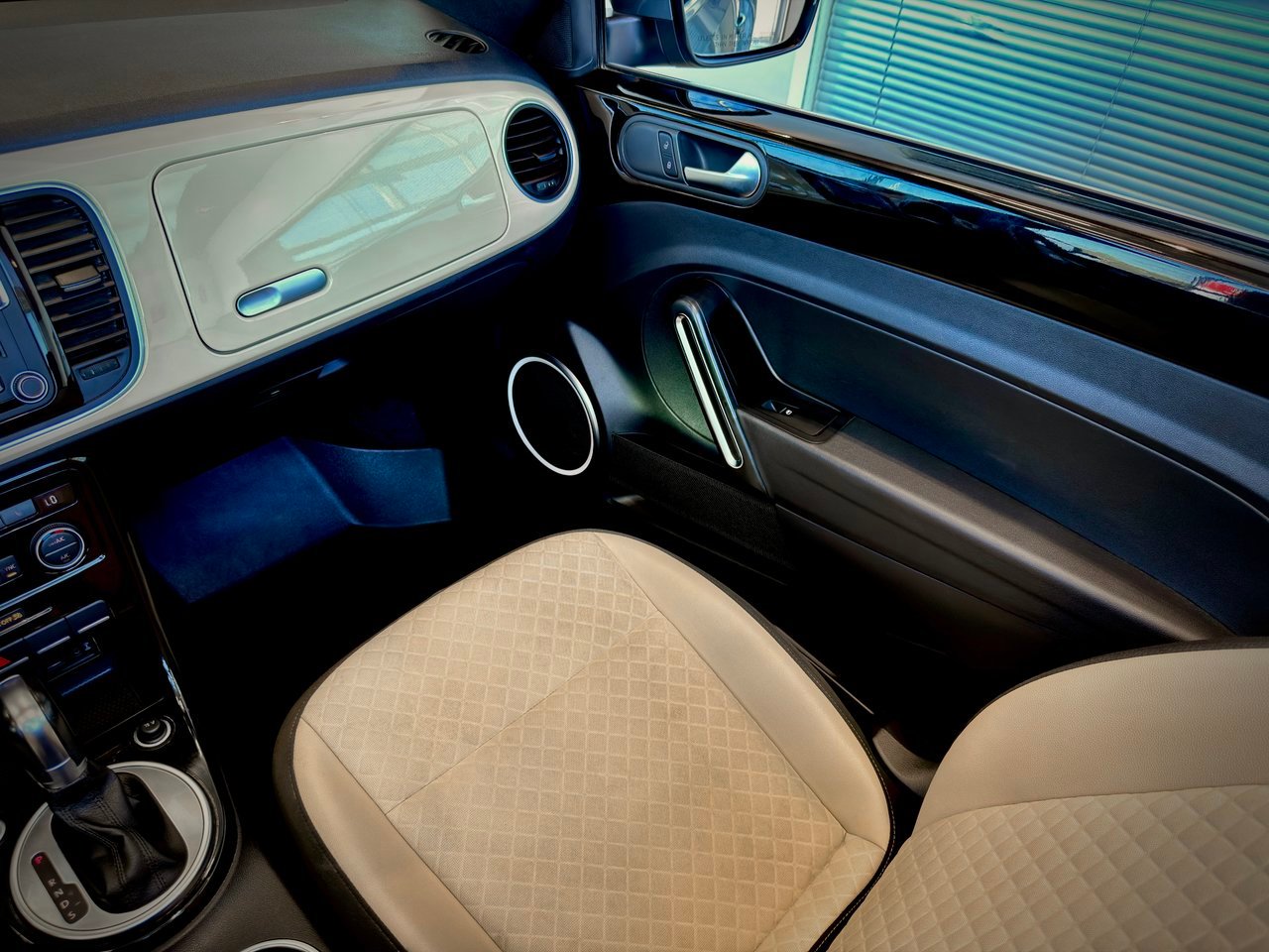 2019 Volkswagen Beetle Convertible Blue Notre-Dame-des-Prairies - photo #16