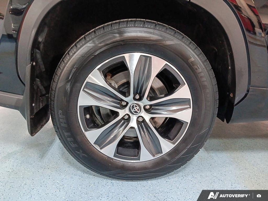 2021 Toyota Highlander 2602235A | XLE, well maintained local trade in. Black Edmonton - photo #5