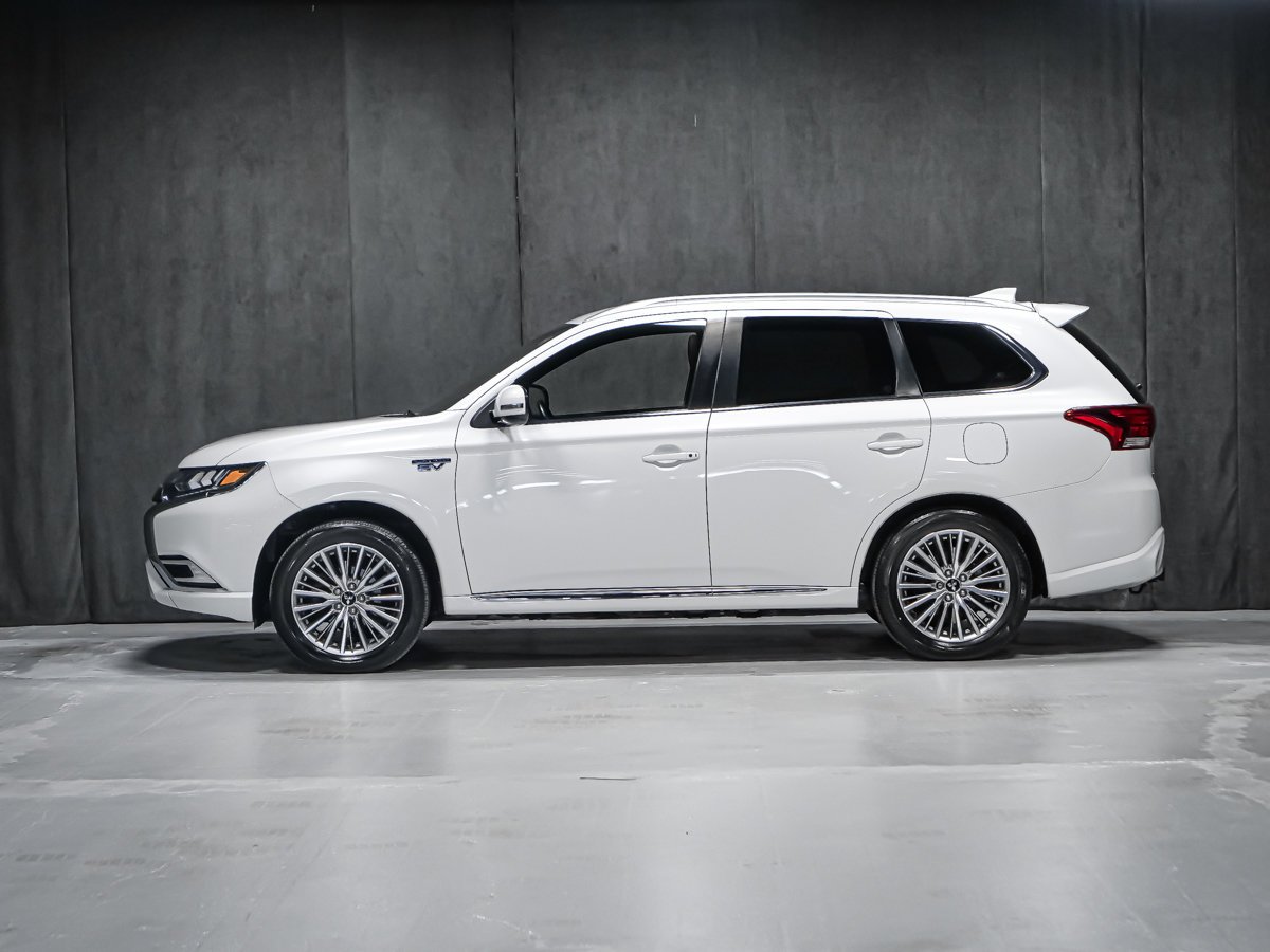 2021 Mitsubishi Outlander Plug-In Hybrid Red Montreal - photo #2