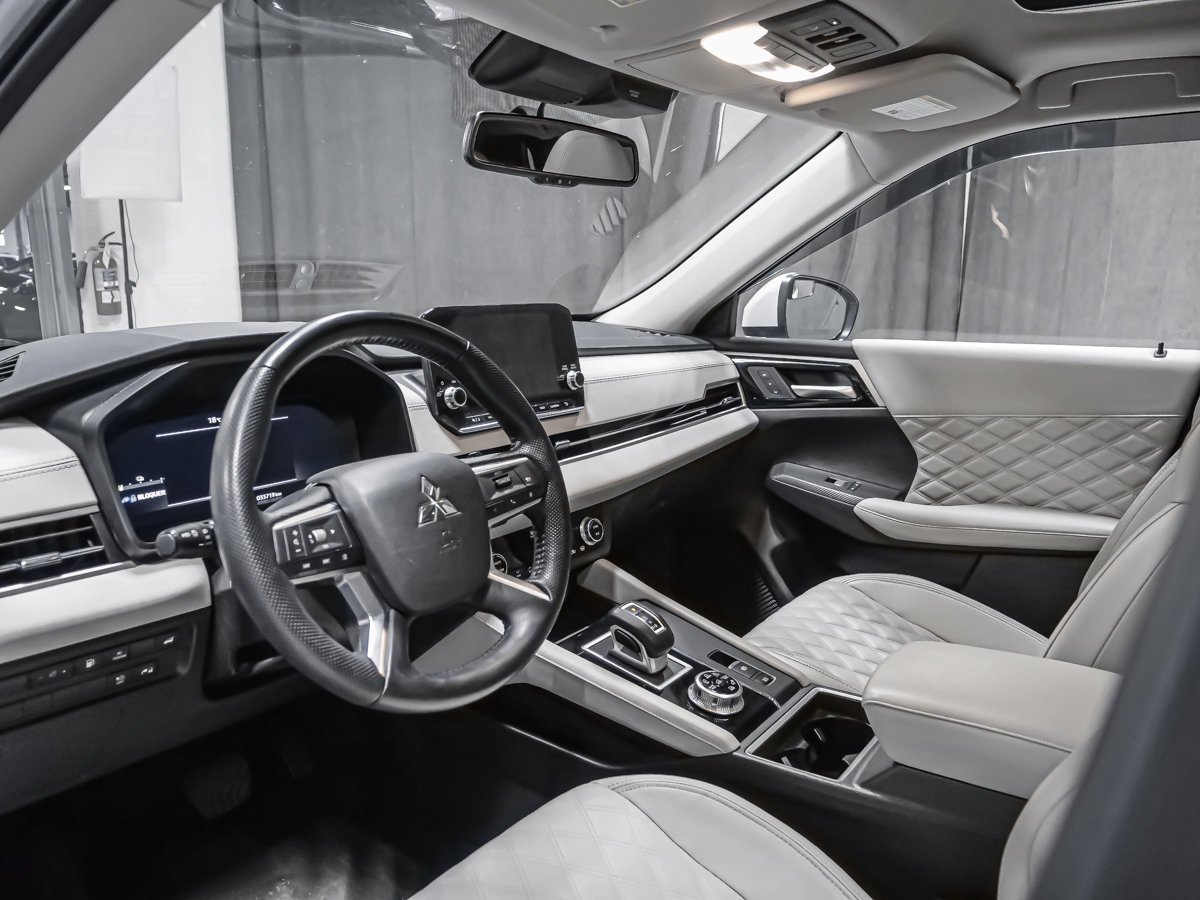 2024 Mitsubishi Outlander Plug-In Hybrid SEL S-AWC 7 PASSAGERS SEATS White Montreal - photo #2