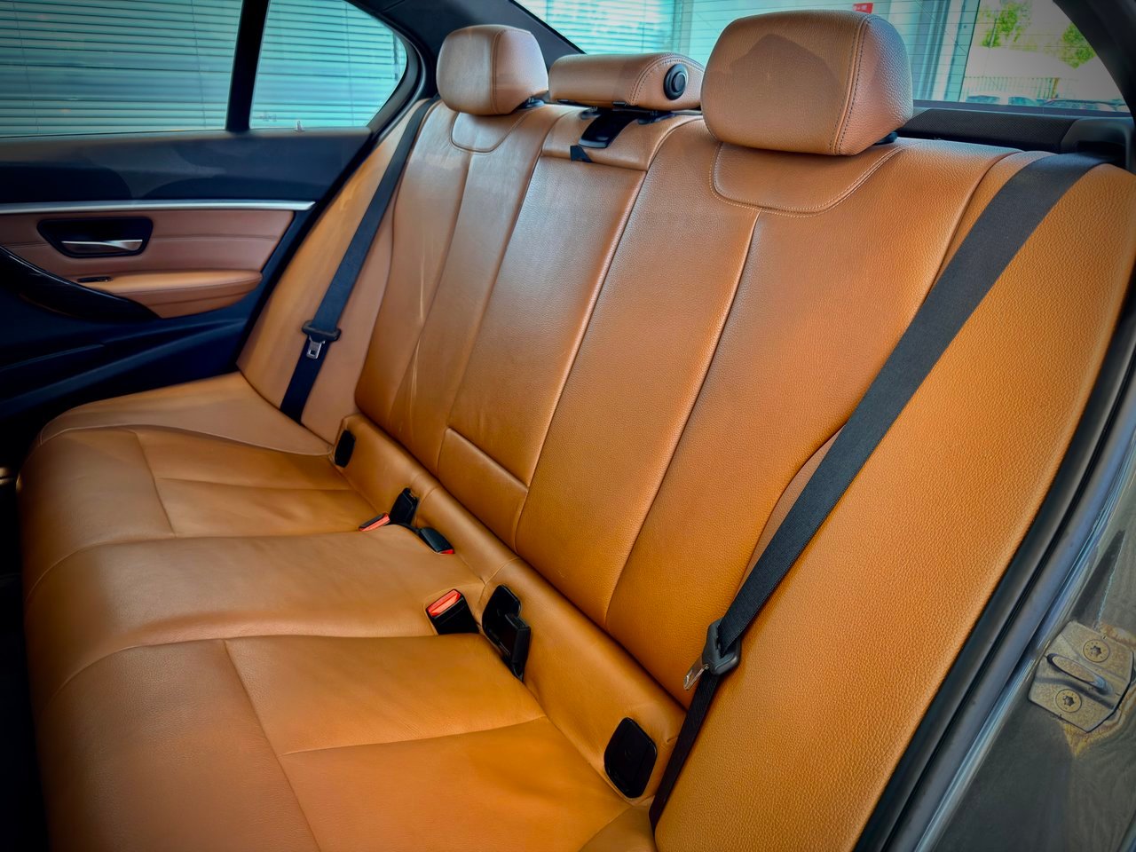 2016 BMW 3 Series Beige Notre-Dame-des-Prairies - photo #17