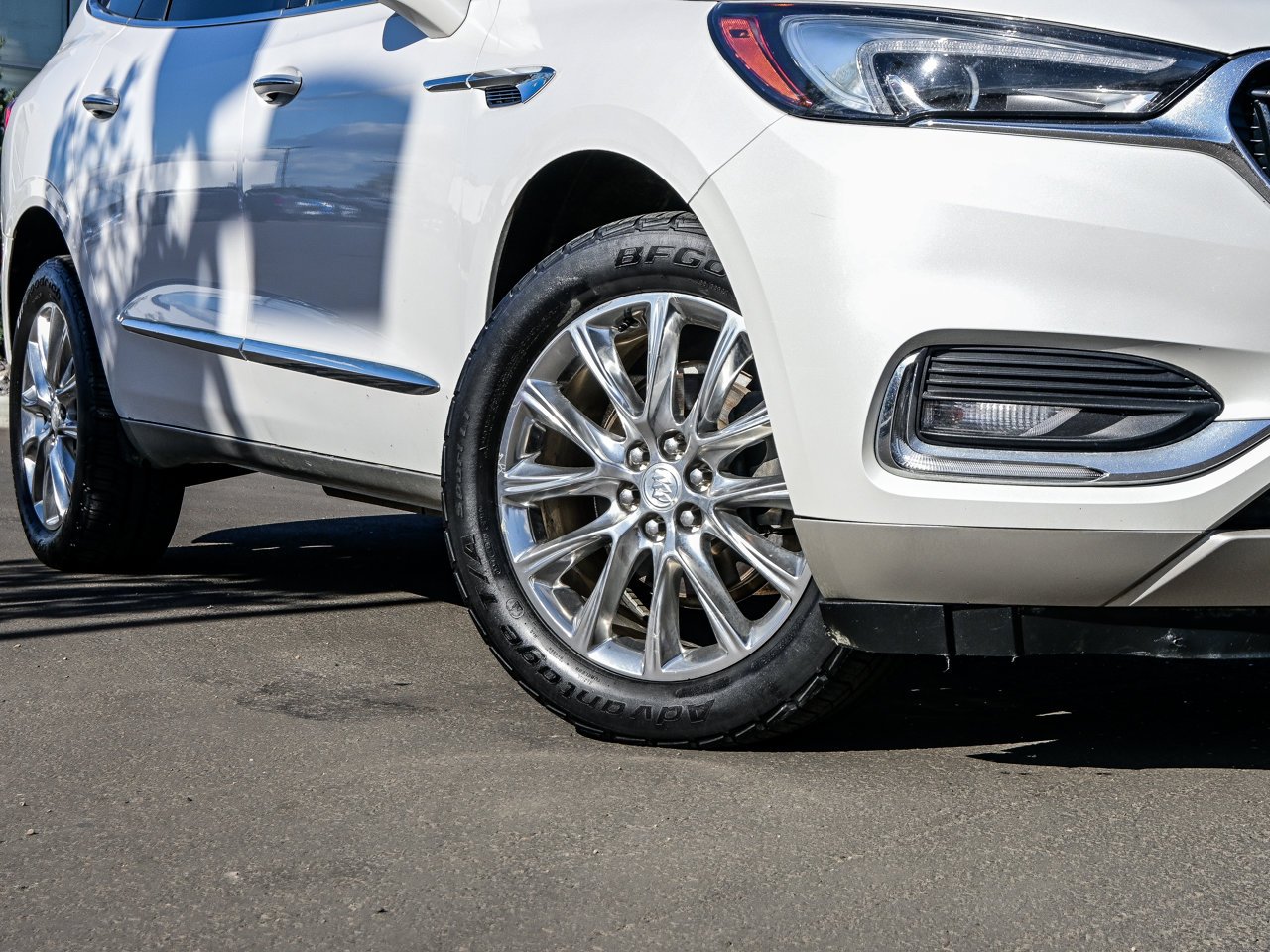 2020 Buick Enclave AWD 4dr Essence White Sherwood Park - photo #5