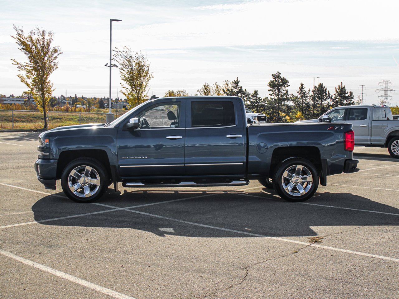 2018 Chevrolet Silverado 1500 4WD Crew Cab 143.5 LTZ w/2LZ Blue Sherwood Park - photo #4