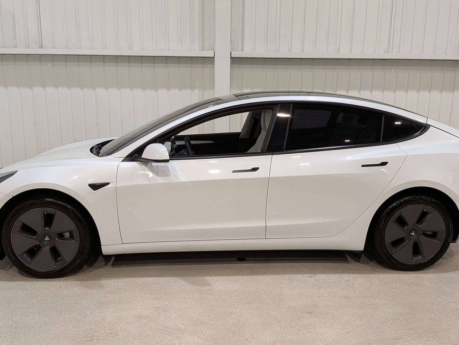 2022 Tesla Model 3 Standard Range RWD *Ltd Avail* White