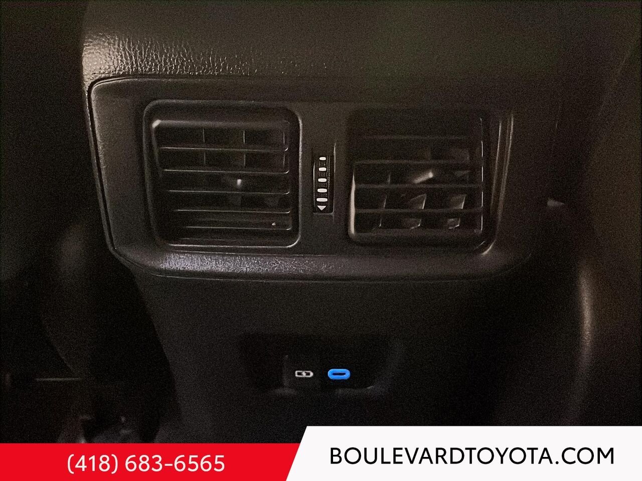 Toyota RAV4 100292A-70 | HYBRIDE, LE, AWD 2022 Argent Québec - photo #17