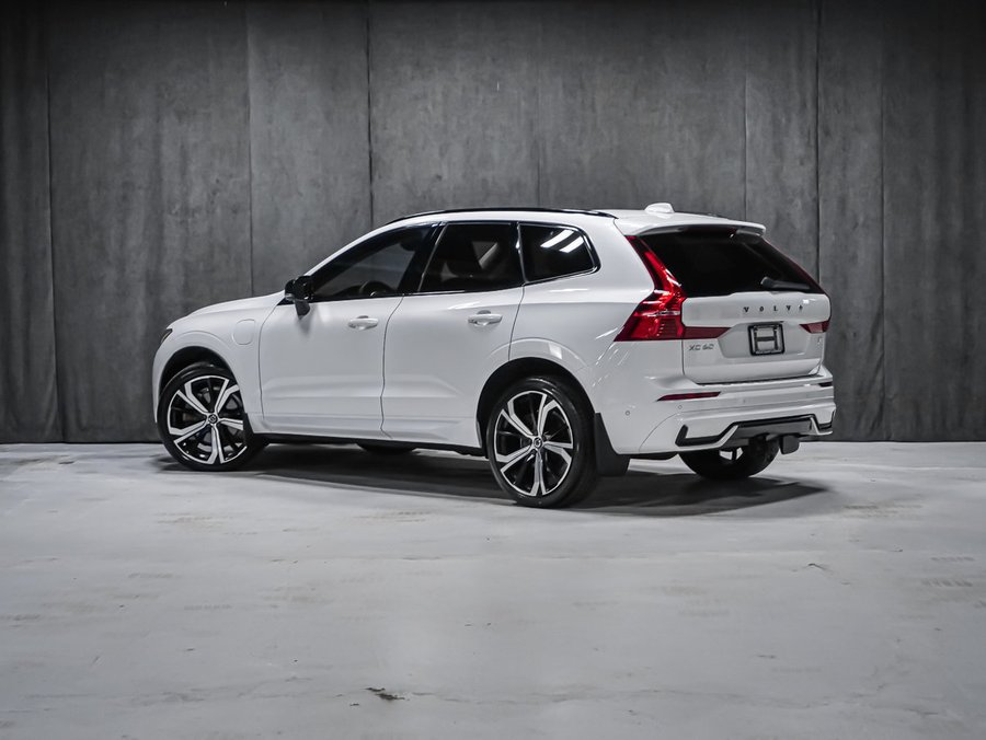 2024 Volvo XC60 Recharge T8 ULTIMATE DARK White