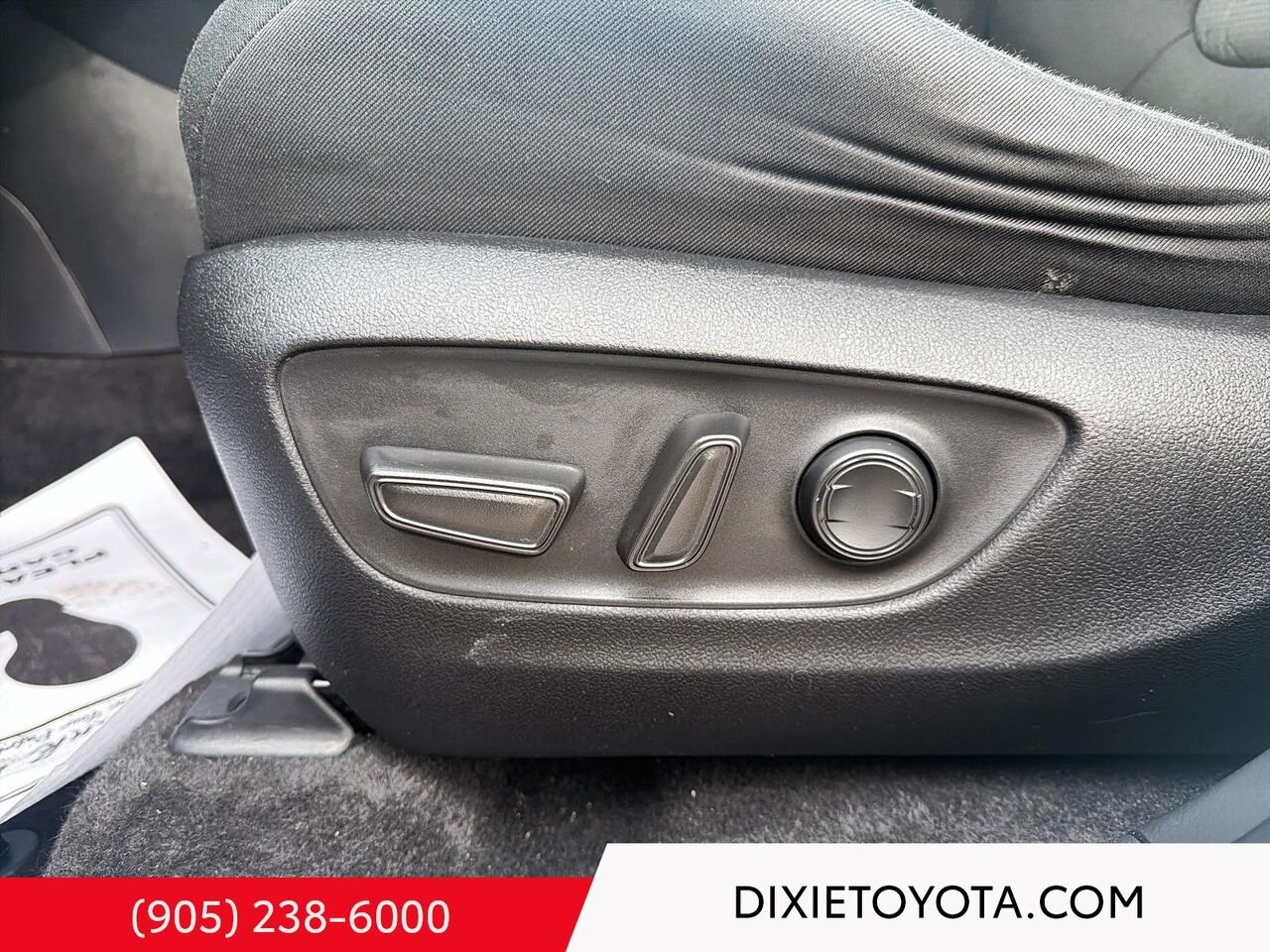 2023 Toyota RAV4 Hybrid XLE AWD / CLEAN CARFAX / HEATED SEATS / MOONROOF / ALLOY WHEELS / CARPLAY AND ANDROID AUTO White Mississauga - photo #9