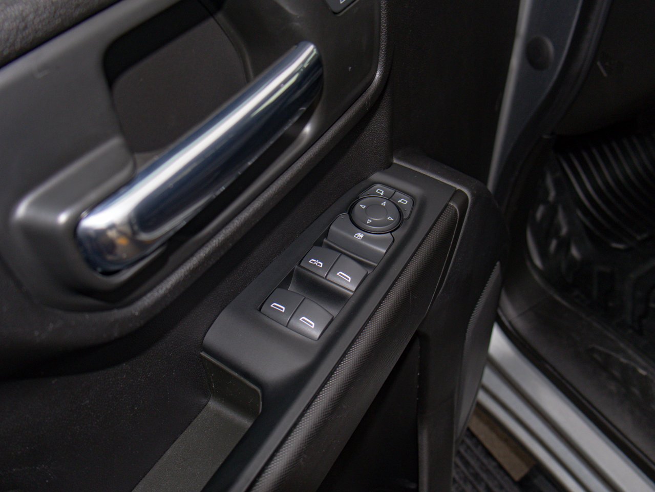 2023 Chevrolet Silverado 1500 4WD Crew Cab 147 Work Truck Grey Sherwood Park - photo #17