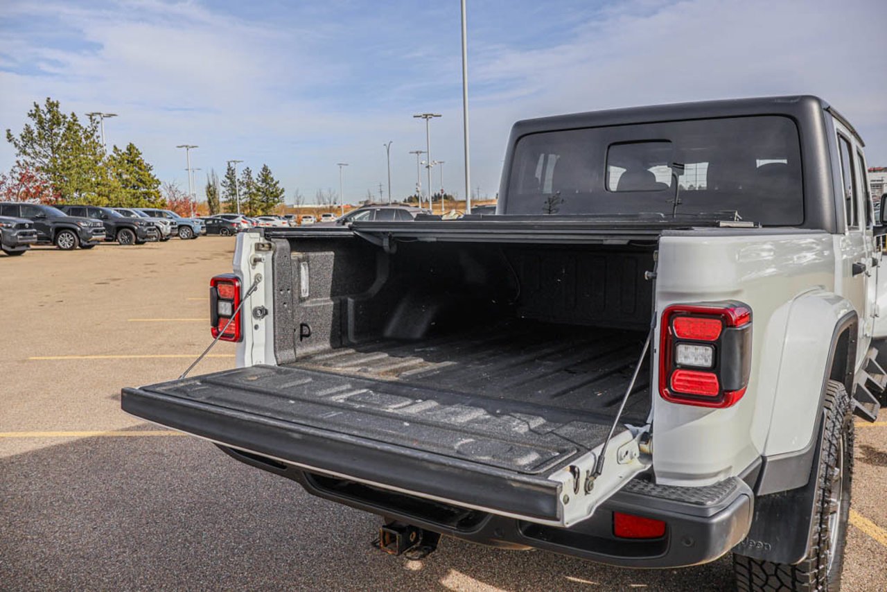 2021 Jeep Gladiator Sport 80th Anniversary 4x4 *Ltd Avail* White Sherwood Park - photo #7