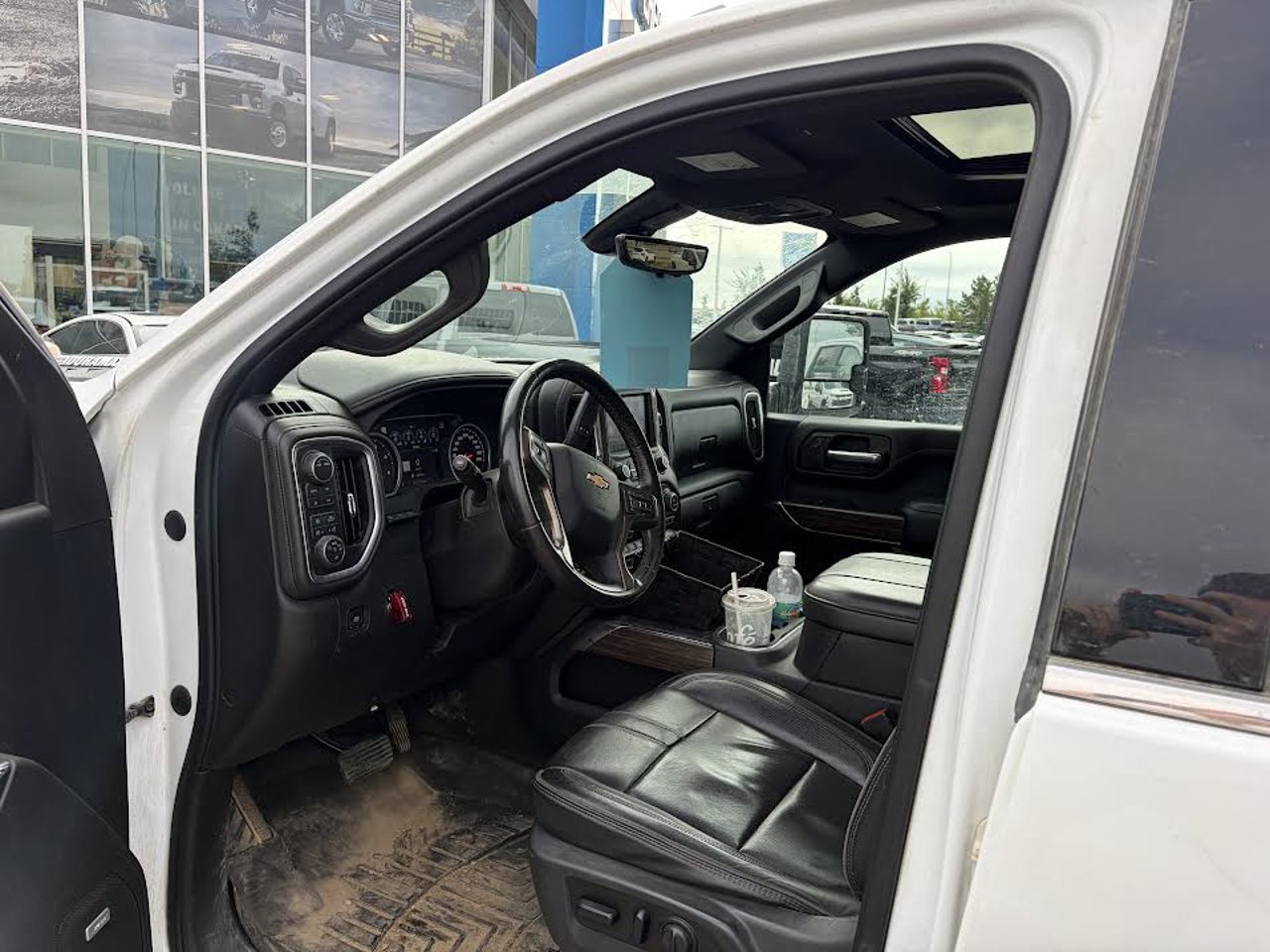 2023 Chevrolet Silverado 3500HD 4WD Crew Cab 159 High Country White Sherwood Park - photo #6