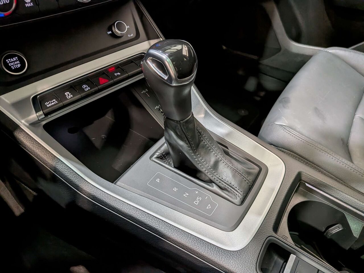 2021 Audi Q3 Progressiv 45 TFSI quattro Black Mirabel - photo #28