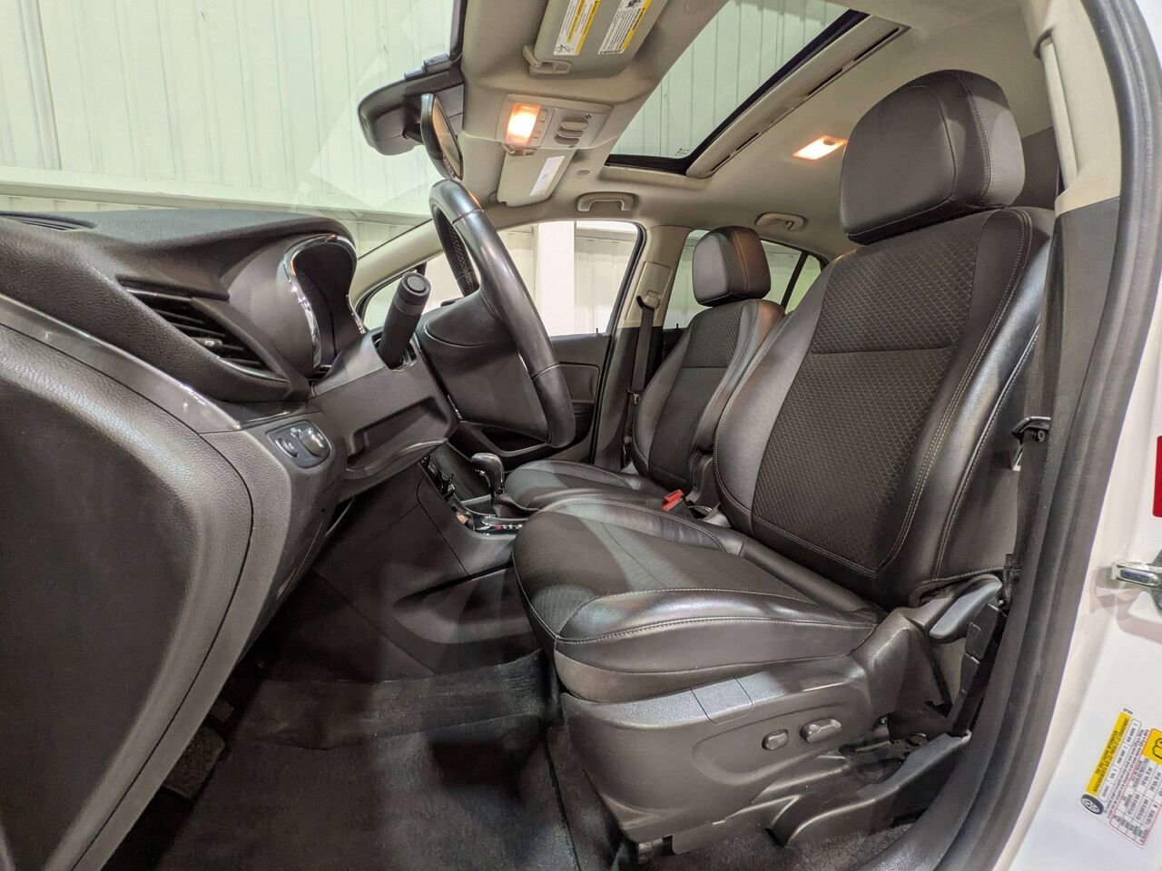 Buick Encore FWD 4dr Sport Touring 2017 Blanc Val-David - photo #1