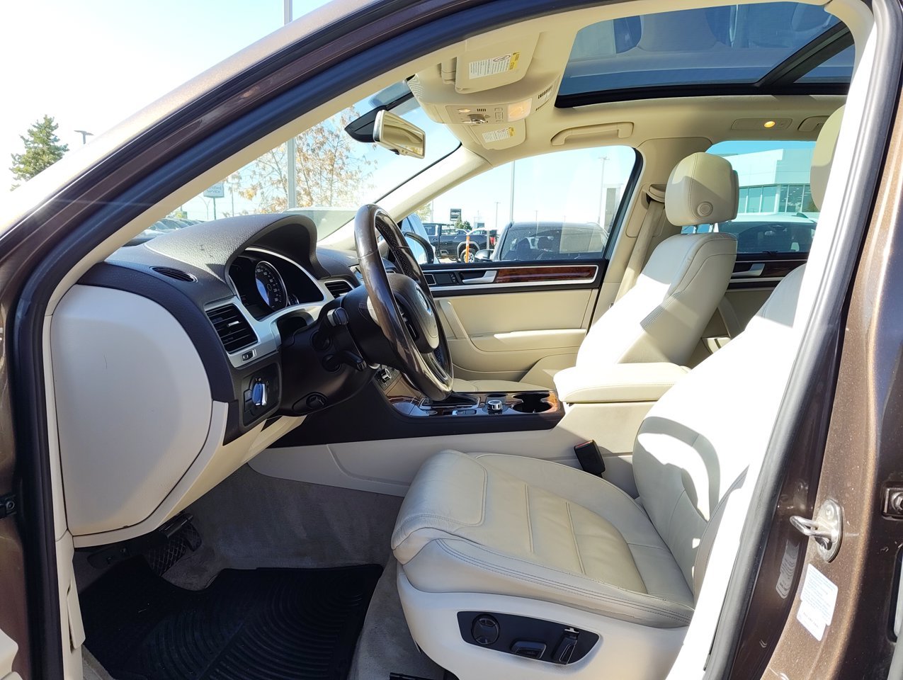 2014 Volkswagen Touareg 4dr TDI Execline Brown Sherwood Park - photo #7