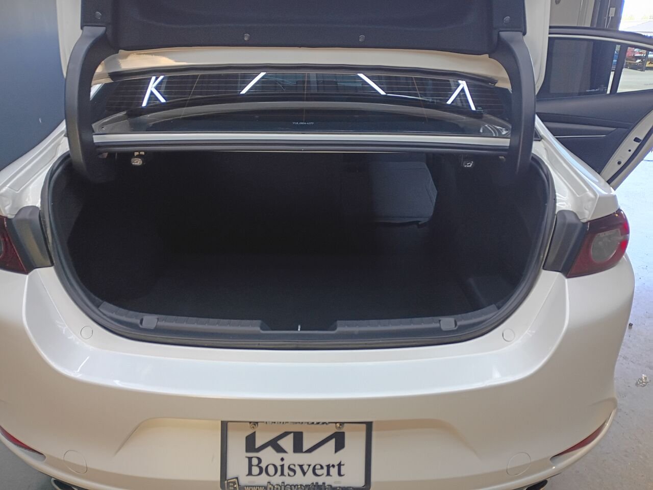 2019 Mazda Mazda3 White Blainville - photo #14