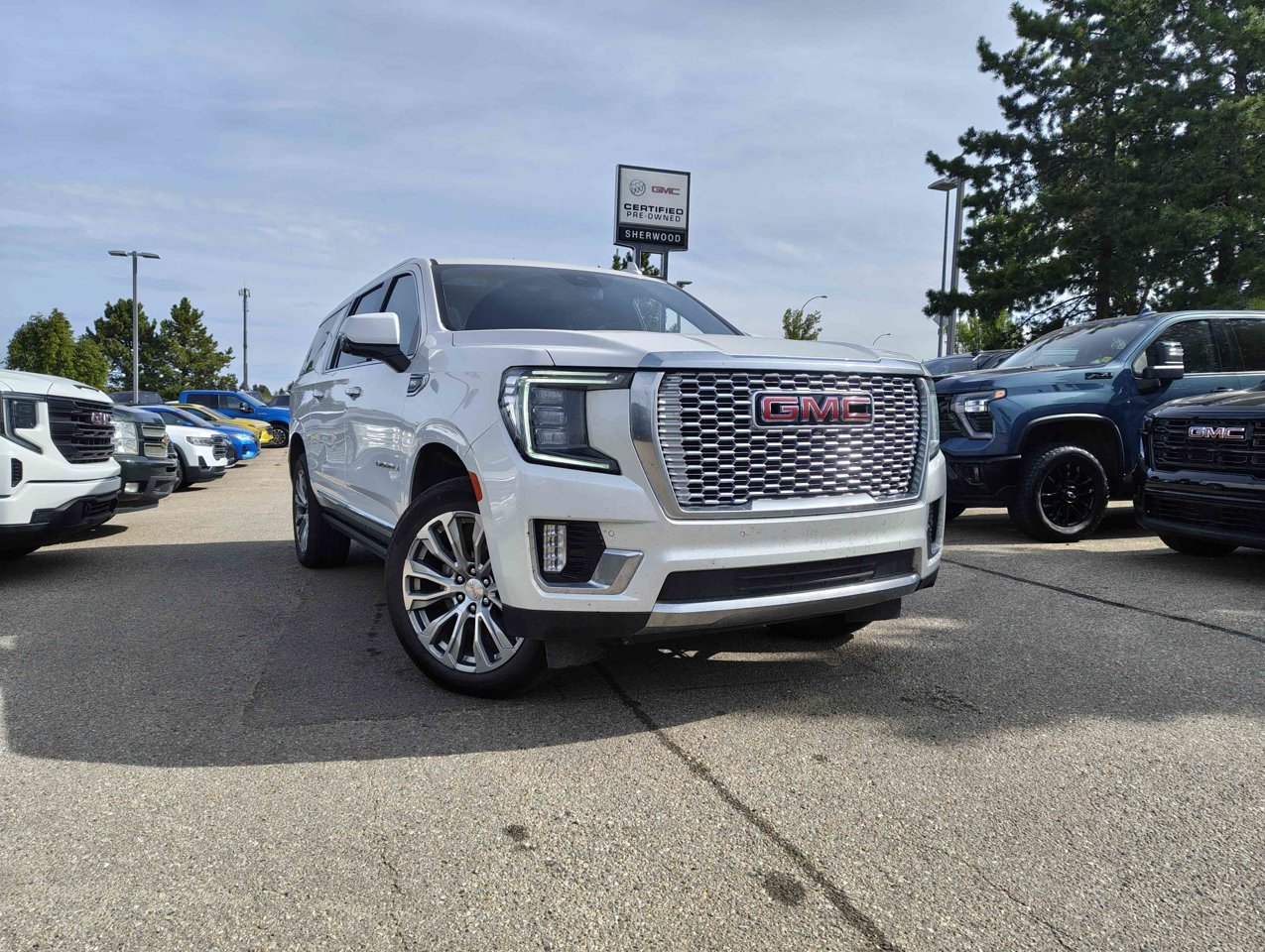 2023 GMC Yukon XL 4WD 4dr Denali White Sherwood Park - photo #1