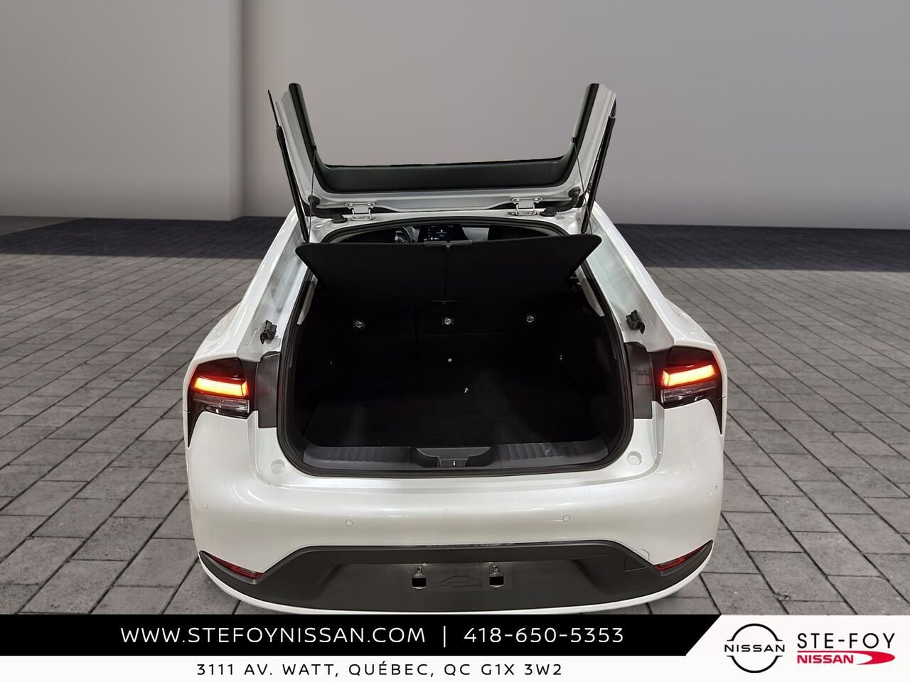 2025 Toyota Prius PLUG-IN hybride SE White Ste-Foy - photo #22