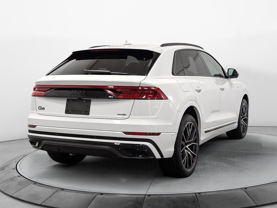 Audi Q8 3.0 TFSI Quattro S-line Black Optic Roues 22 Pouce 2022 Blanc