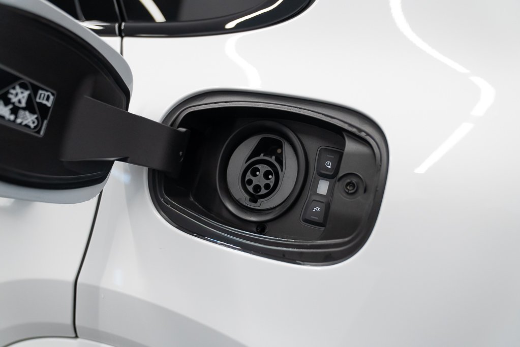 2024 Porsche Cayenne White Saint-Eustache - photo #25