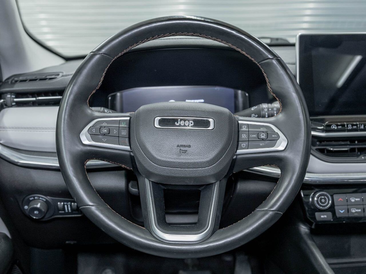 2022 Jeep Compass LIMITED 4X4 *TOIT* NAV CUIR SIÈGES VENTIL ALPINE Granite Crystal Saint-Jérôme - photo #13