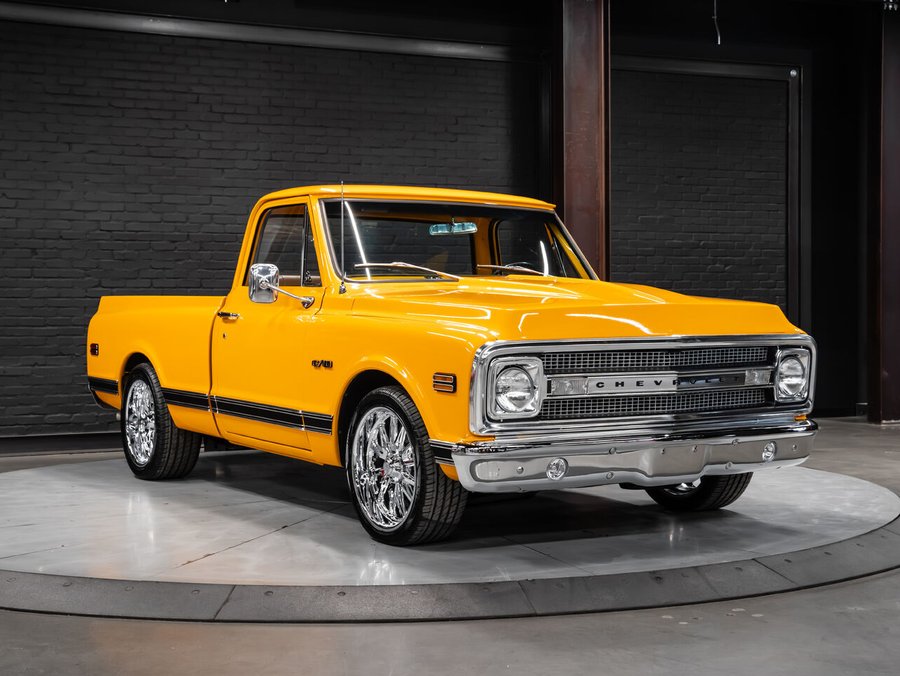 1970 Chevrolet C10 | US Mags | 350 Small Block | Retro Stereo | Leather Seats | Power Steering