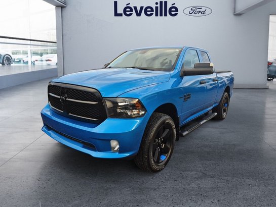 Ram 1500 Classic Express Quad Cab ** EDITION NUIT ** ENS. SOUS ZERO ** BAS KILO ** CARFAX CLEAN6 pi 4 po 2022 Bleu