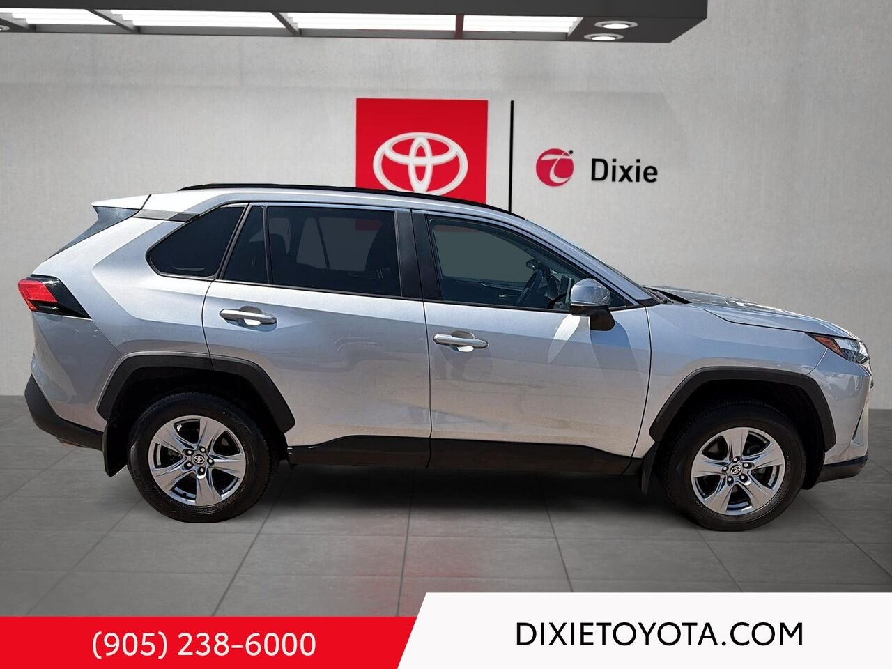 2024 Toyota RAV4 XLE AWD / HEATED SEATS / MOONROOF / ALLOY WHEELS / CARPLAY AND ANDROID AUTO Silver Mississauga - photo #2