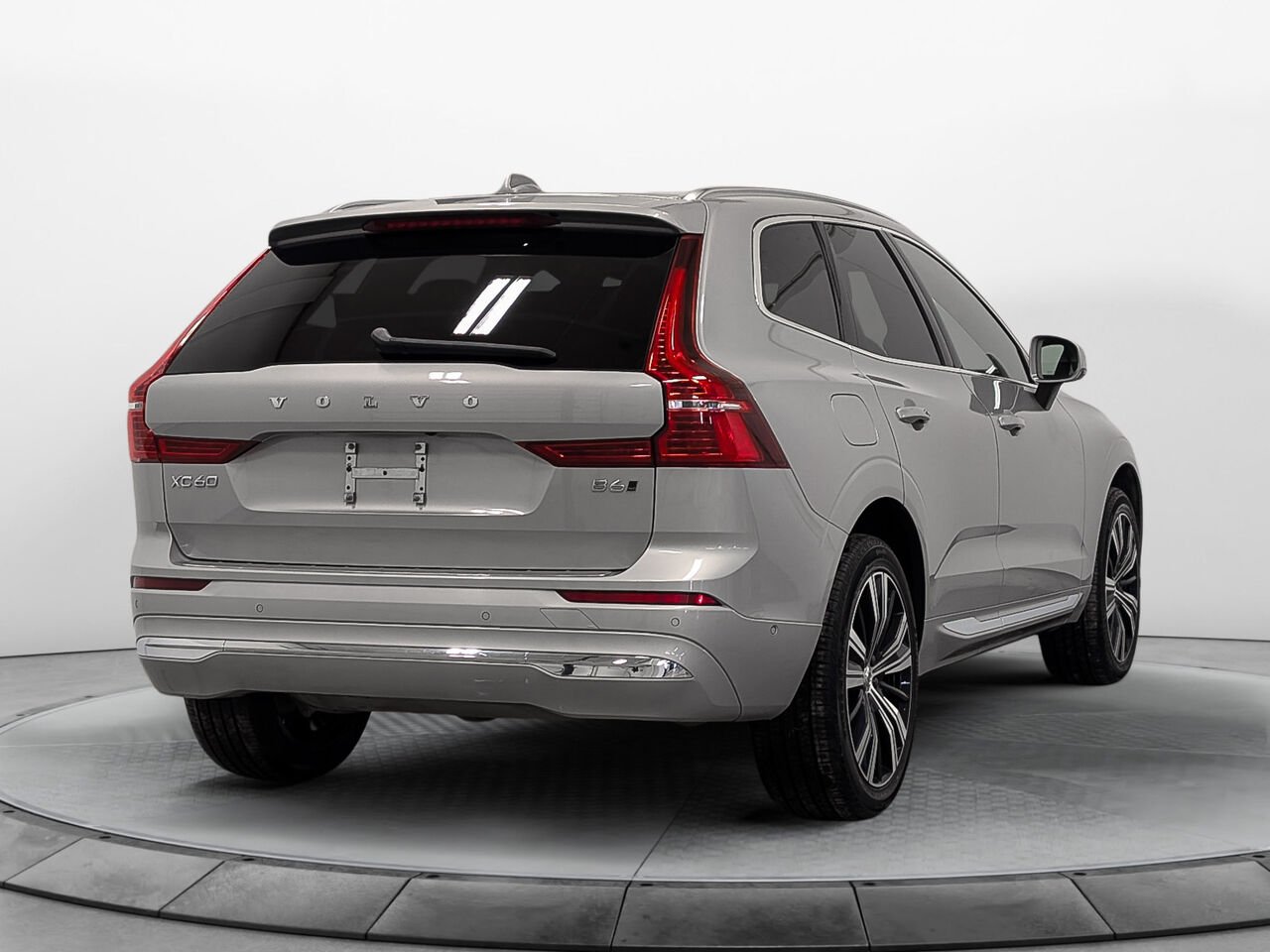 VOLVO XC60 Ultimate Bright Theme AWD Toit Pano Sièges Chauffants 2023 Gris Sherbrooke - photo #5