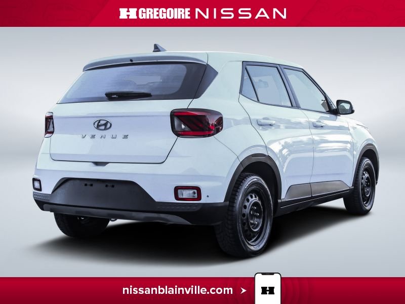 2021 Hyundai Venue White Laval - photo #8