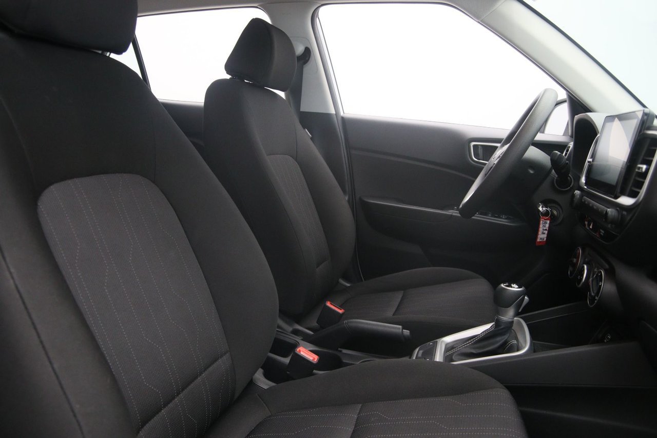 2023 Hyundai Venue Essential White Baie-Comeau - photo #15