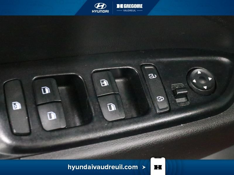 2021 Hyundai Venue Red Vaudreuil-Dorion - photo #16
