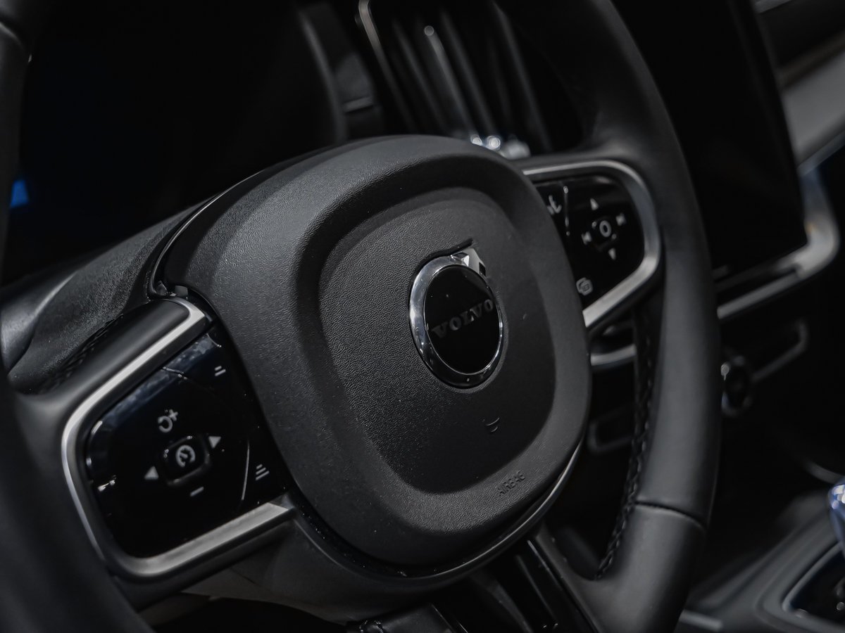 2026 Volvo XC90 B6 ULTRA DARK AVANCÉ CLIMAT 7 PLACES CAMÉRA 360° Blue Montreal - photo #8