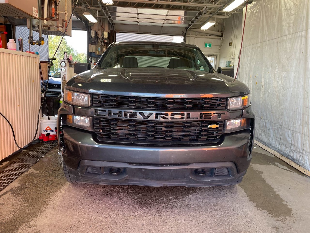 Chevrolet Silverado 1500 CUSTOM CREW 4X4 V8 *GR VALEUR* MARCHE PIED CARPLAY 2019 Gris Ombre Saint-Jérôme - photo #3